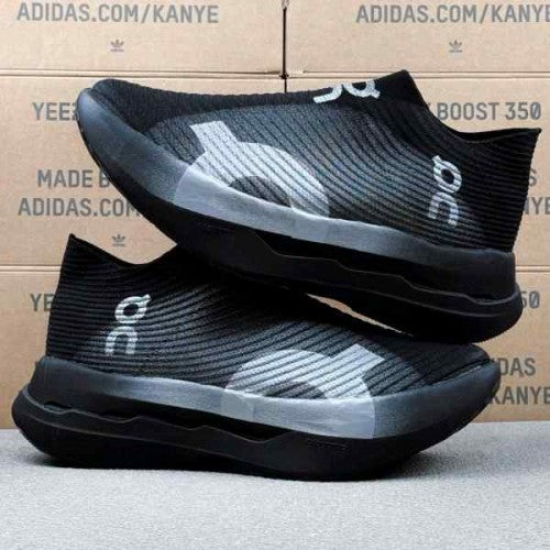 ON CLOUDBOOM STRIKE LS BLACK GREY
