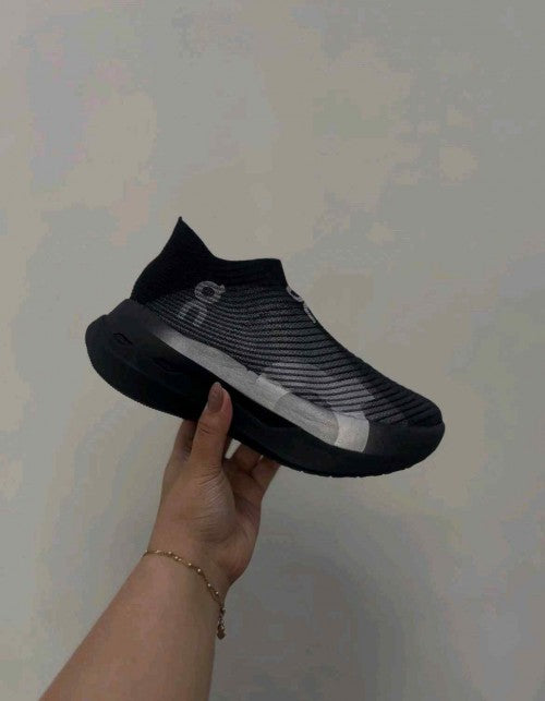 ON CLOUDBOOM STRIKE LS BLACK GREY