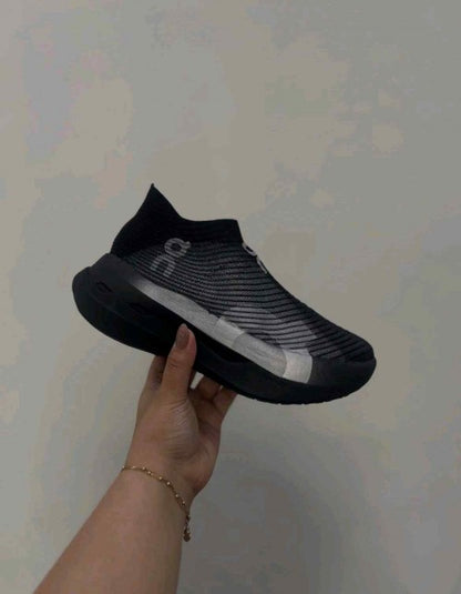 ON CLOUDBOOM STRIKE LS BLACK GREY