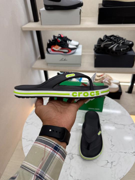 Croccs bayaband flip flop black neon