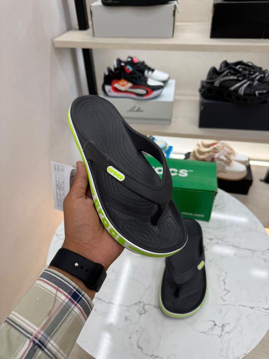 Croccs bayaband flip flop black neon