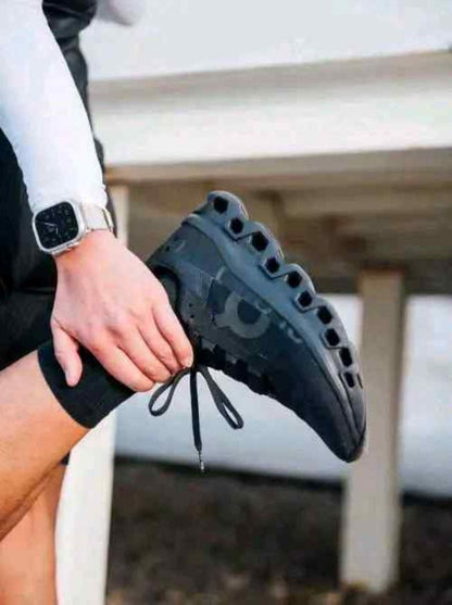 Running CloudMonster all Black Sneaker