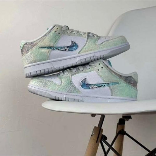 Nik_e Sb dunk low year of the dragon steam puppet with og box butter paper fix