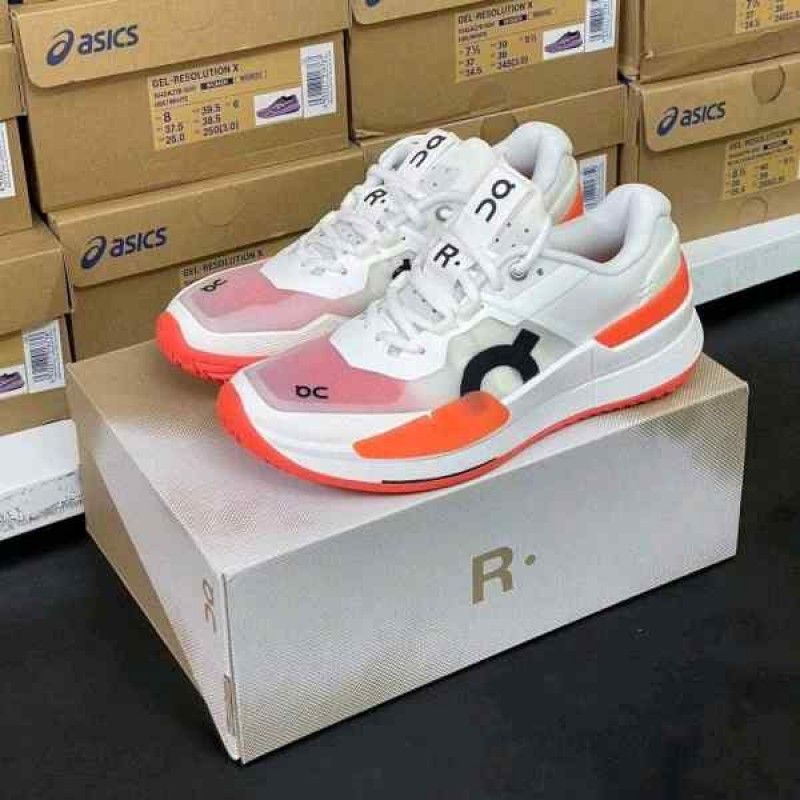On Cloud Running The Roger Pro 2 White Flame