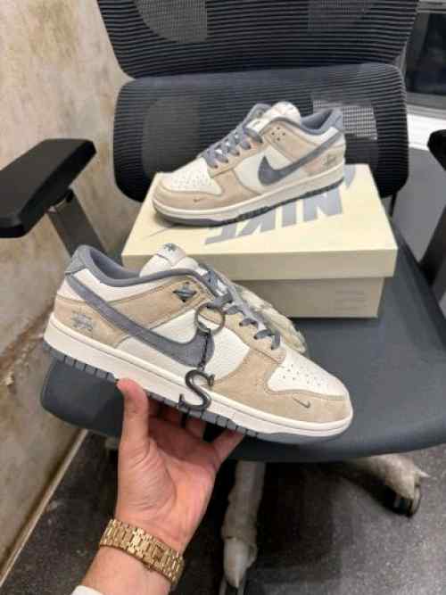nikee sb dunk low x stussy rice white carbon