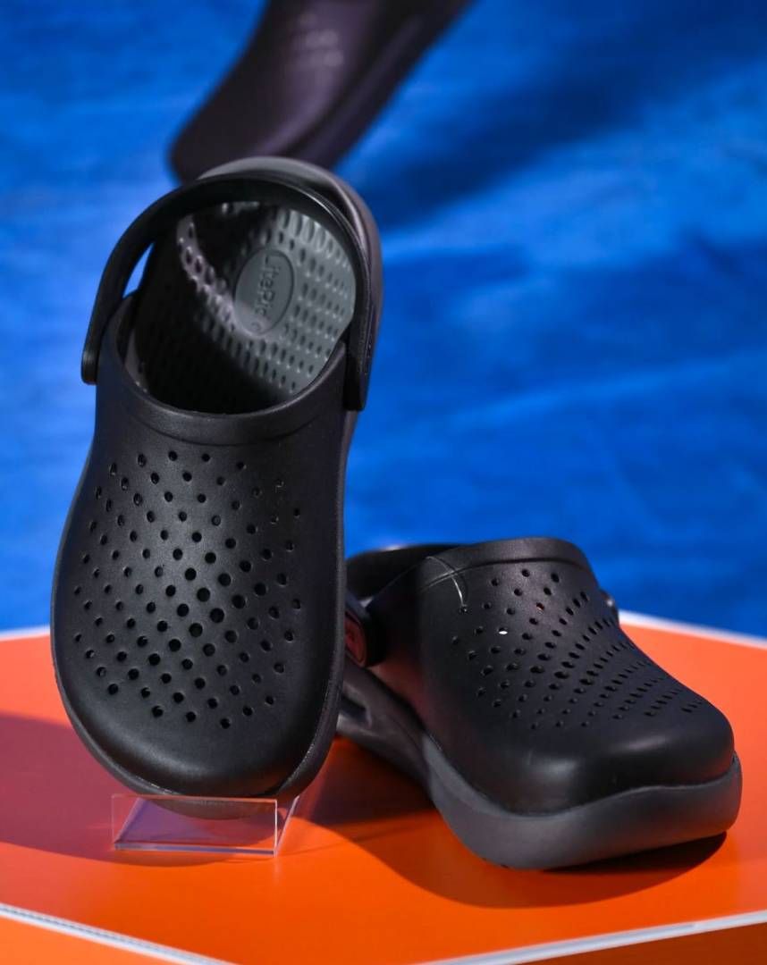 CROCCS INMOTION CLOGS SANDAL BLACK GREY