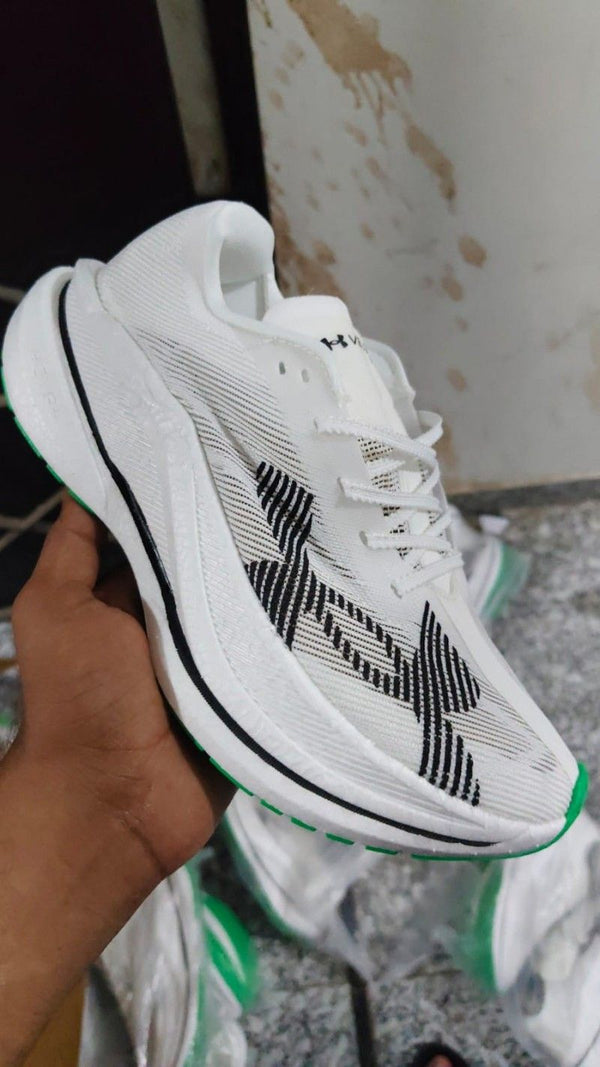 Underr Armour velociti elite 3 running shoes