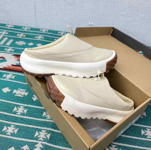 THE NORTH FASE. NEVER STOP MULE BEIGE
