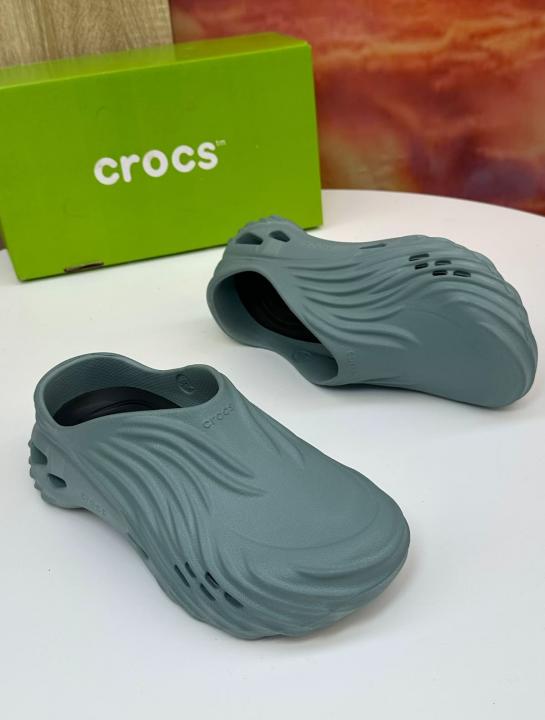 Croc.s Echo Wave Sky Blue With og box and carry bag