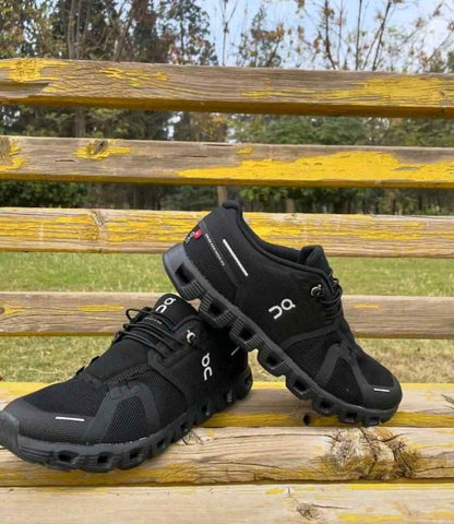 WOMEN ON CLOUD 6 ALL BLACK WATERPROOF