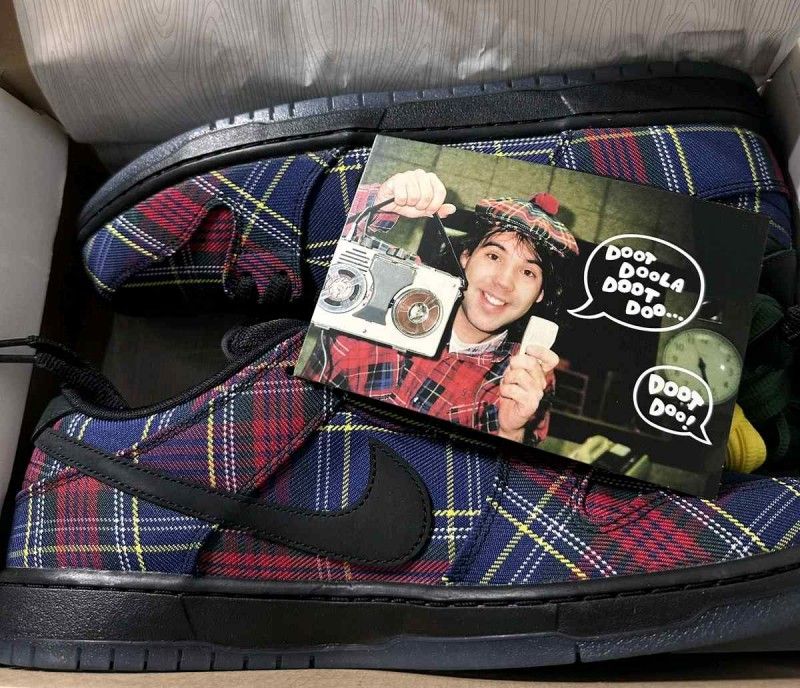 Nardwuar x Dunk Low SB Tam O Shanter Hat