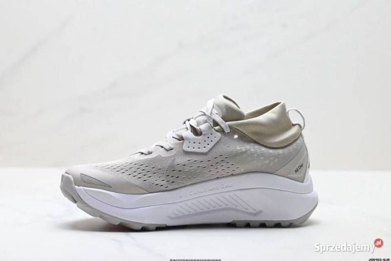 ACG Zegma Trail Cream Running shoes