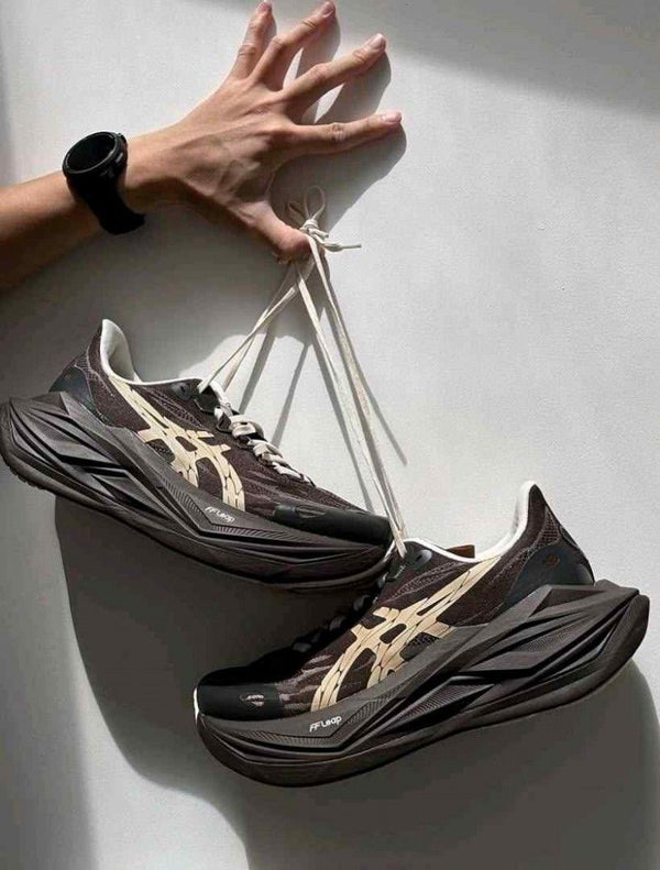 ASICCS SUPER BLAST BROWN TOE