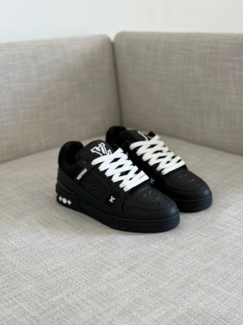 S vuitton trainer all black