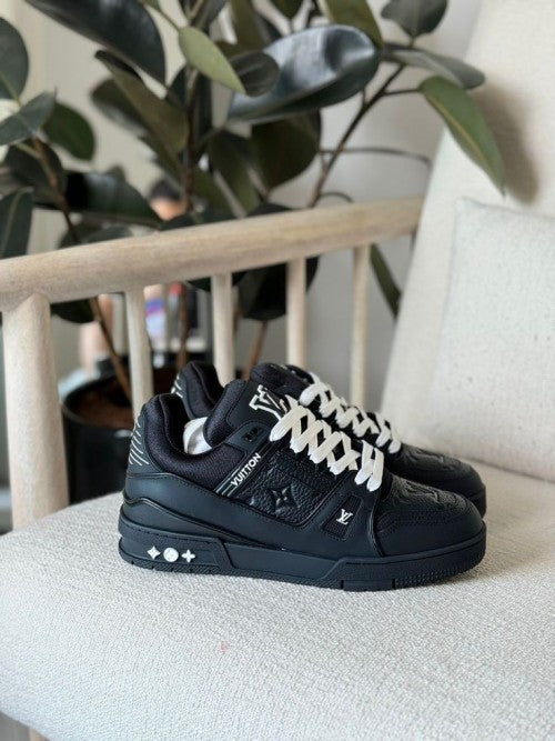 S vuitton trainer all black