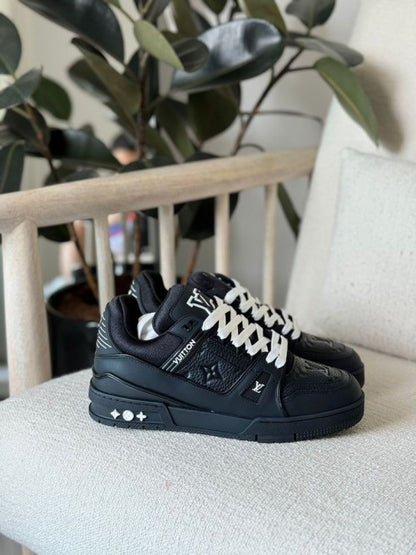 S vuitton trainer all black