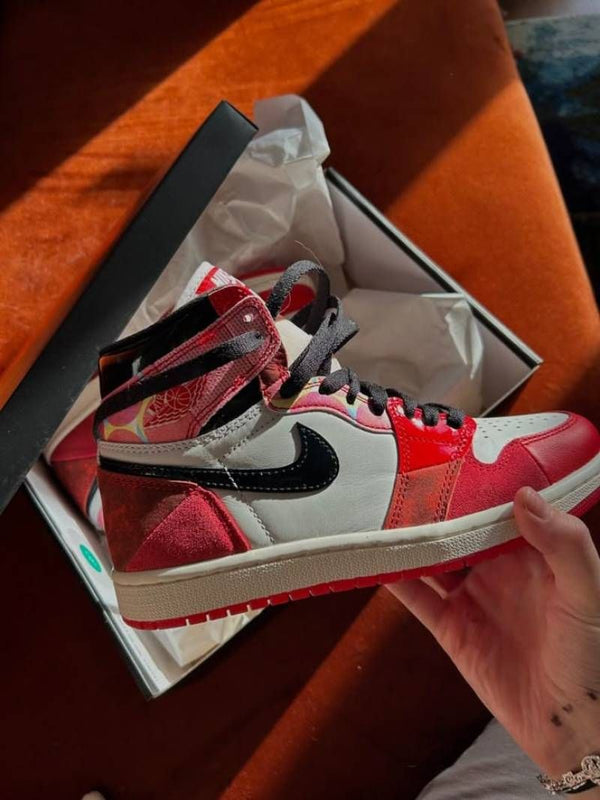 WMN NIK AIR JORDAN RETRO 1 SPIDERVERSE SPIDERMAN VERSION SEMI UA