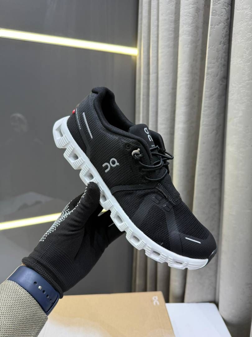 On cloud 5 Black white sale