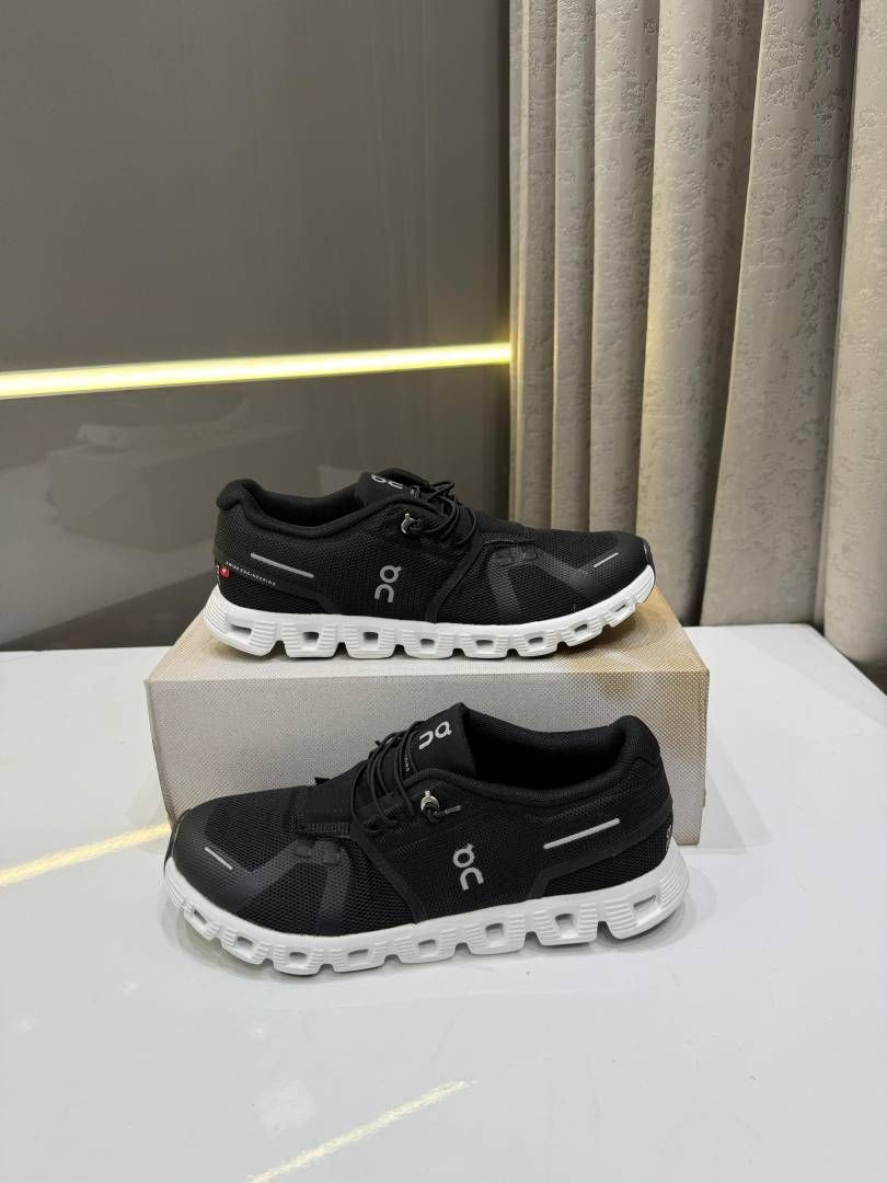 On cloud 5 Black white sale