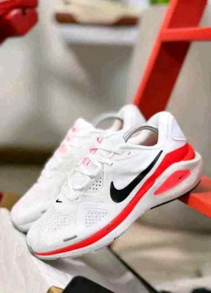Nikkee Running zoom Structure 26 trainers White orange