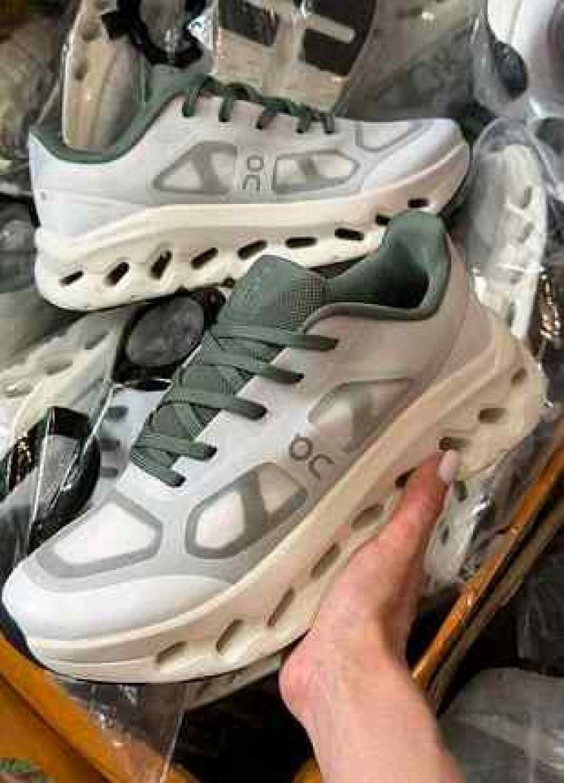 ON RUNNING CLOUD TILT REMIX GREEN