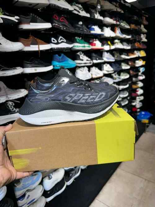 SKECHERSS GO RUN SPEED BEAST BLACK