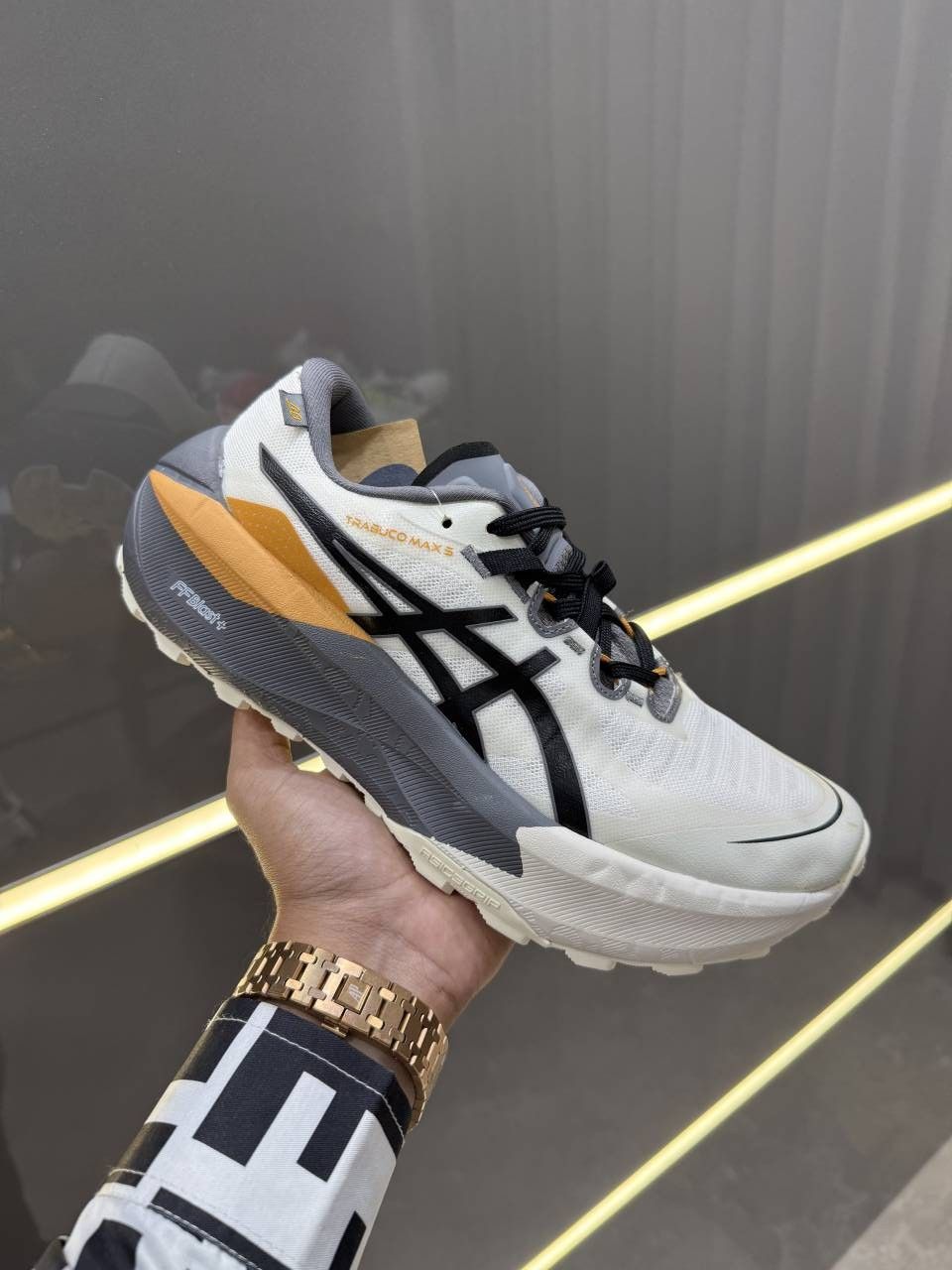Asiccs Trabuco Max 5 Go Cream Carbon Black Fix