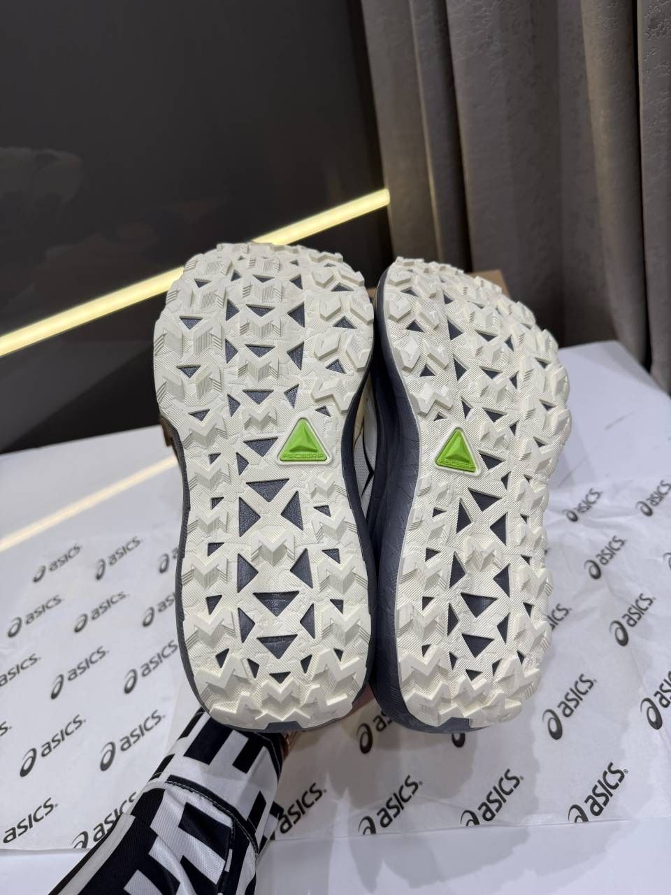 Asiccs Trabuco Max 5 Go Cream Carbon Black Fix