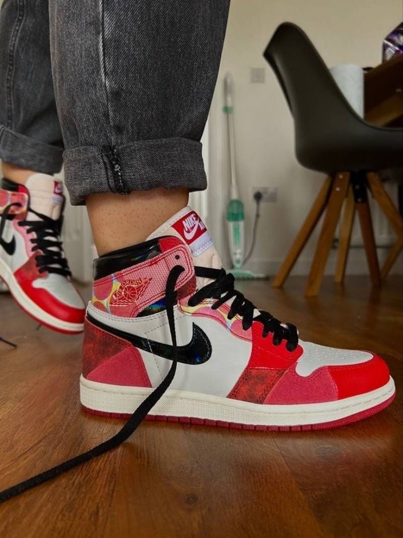 NIK AIR JORDAN RETRO 1 HIG SPIDERVERSE SPIDERMAN VERSION SEMI UA