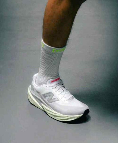 Neww balance v5 fuel cell rebel white