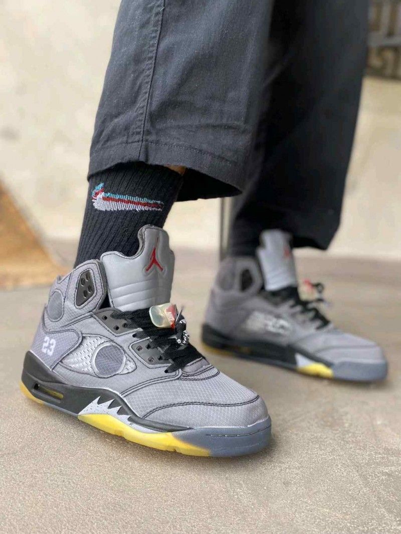 AI_R JORDAN RETRO 5 OF WHITE