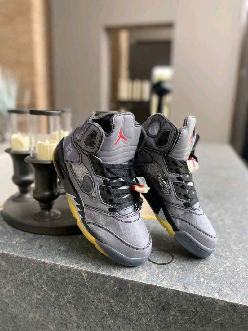 AI_R JORDAN RETRO 5 OF WHITE