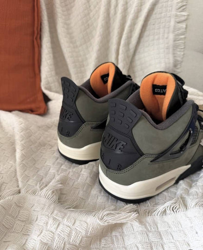 Air Jordan Retro 4 X Undefeated Deep Green