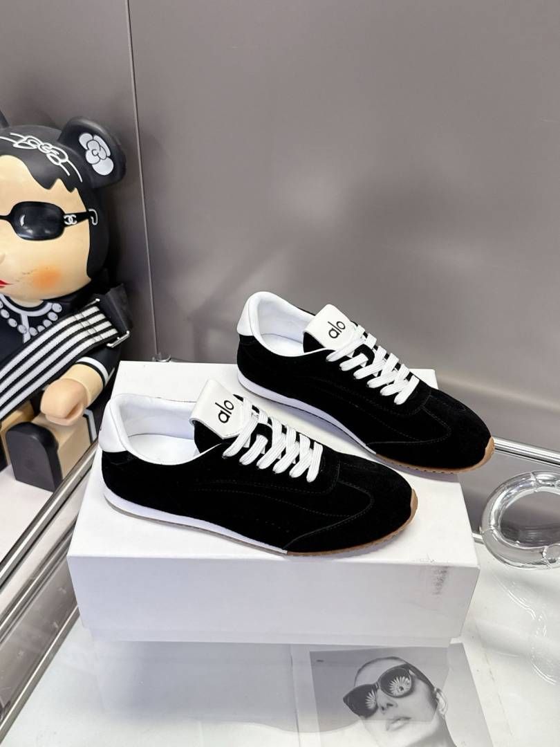 Alo Yoga Sunset Suede Sneakers Black
