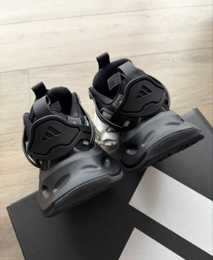 Adiddas XLG Runner Deluxe in White Black