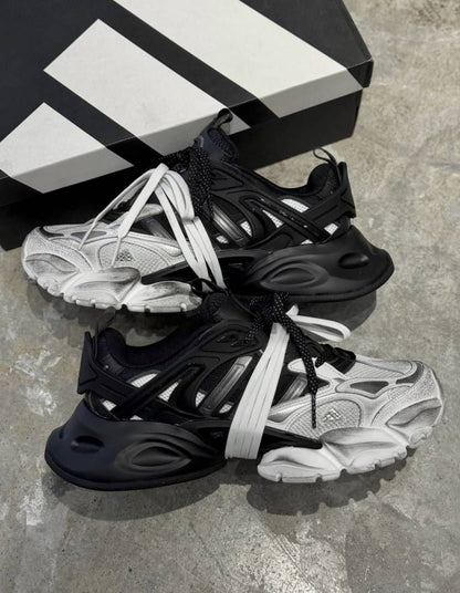 Adiddas XLG Runner Deluxe in White Black