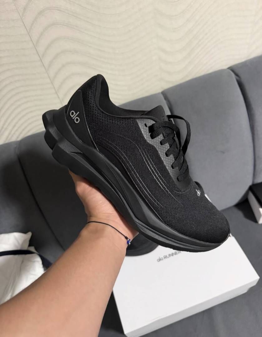 Alo Yoga runner tripple Black