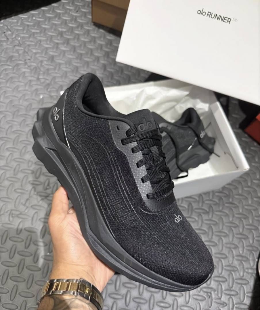 Alo Yoga runner tripple Black