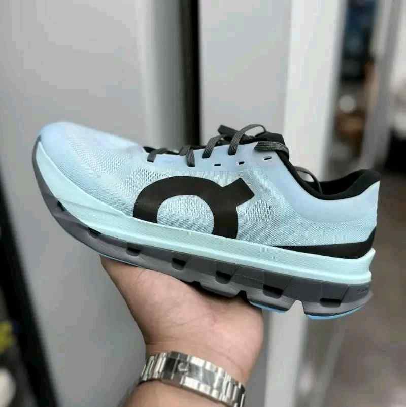 ON RUNNING CLOUD FLOW 5 BLUE BLACK