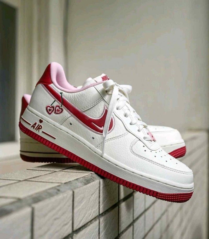 Nikkee airforce 1 Low Valentines Day with og box for her