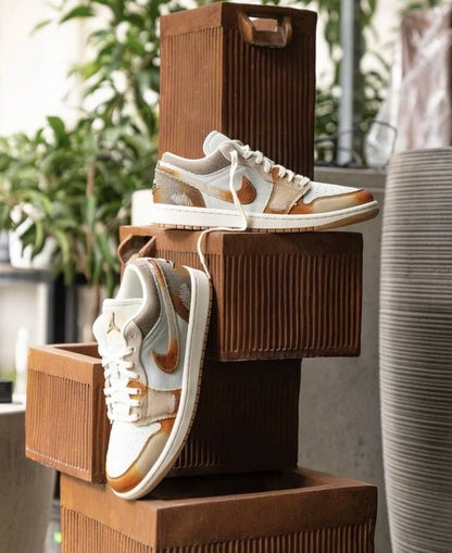 NIKKE AIR JORDAN 1 LOW SAIL LIGHT BONE
