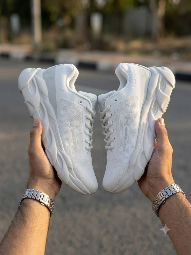 Under Armou Halo Runner Triple white