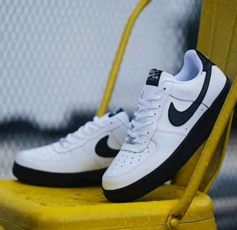 Nikkee AirForce 1 Low WHITE BLACK SOLE