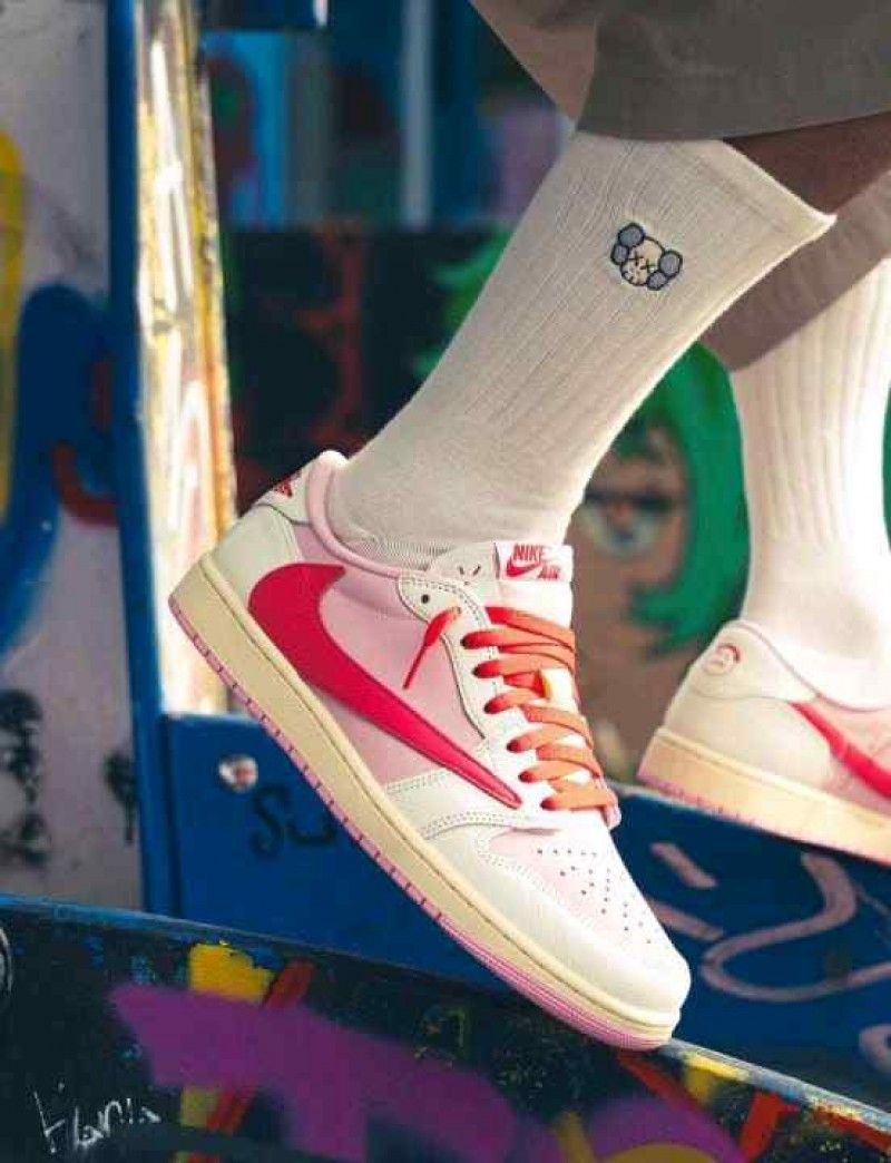 Nikkee Air Jordan Retro 1 Travis Scott Tropical Pink
