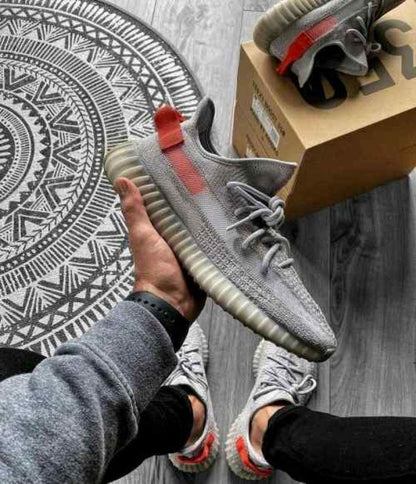 Adiddass Yeezy Boost 350 V2 Tail Light Semi UA
