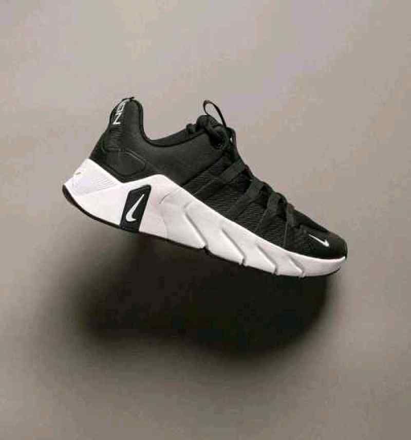 Nikkee Free Metcon 7 Black White