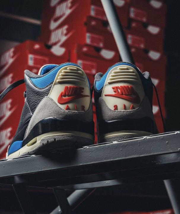 NIKK.E AIR JORDAN 3 RETRO RARE AIR