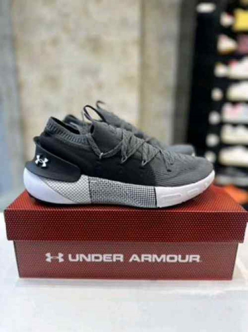 Underr Armour Hovr Phantom 3 dark Grey Black