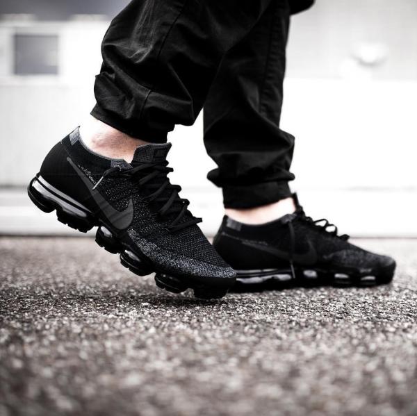 Nik.e Air VaporMax Flyknit Black