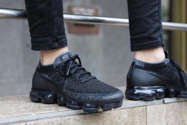 Nik.e Air VaporMax Flyknit Black